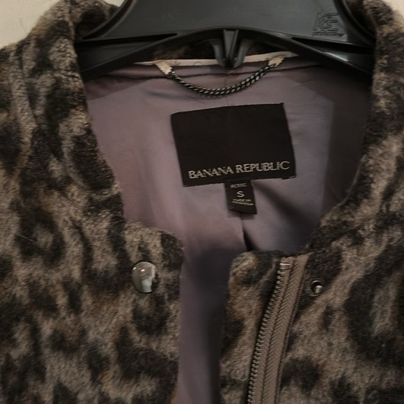 Banana Republic cropped wool bomber jacket. Size small - Picture 2 of 4